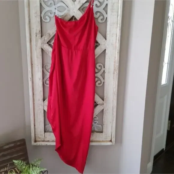 Lulu's Women's Law of Attraction Satin One-Shoulder Asymmetrical Midi Dress Red - Picture 9 of 12